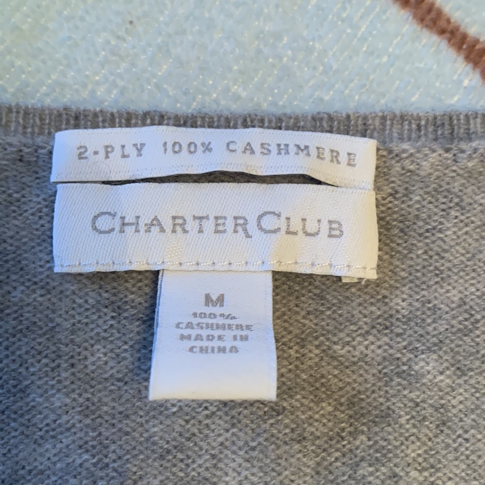 2/$25 Cashmere V-Neck sweater. Size M - Picture 5 of 13